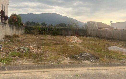 Lote em Condomínio Fechado no Jardim Carolina – Ubatuba