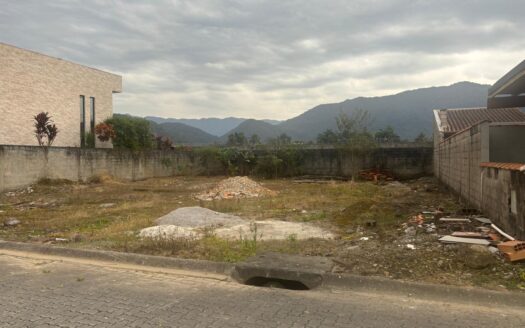 Lote em Condomínio Fechado no Jardim Carolina – Ubatuba