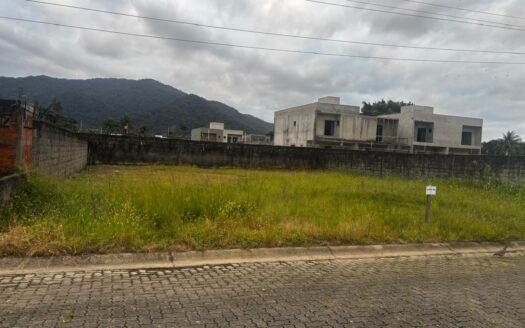 Lote em Condomínio Fechado no Jardim Carolina – Ubatuba