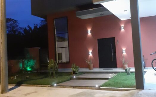 CASA DE ALTO PADRÃO EM CONDOMÍNIO FECHADO – UBATUBA